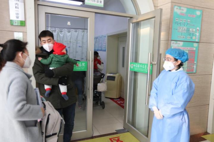为减少感染风险在对医疗机构环境表面进行清洁与消毒时应该先消毒再清洁（）(图1)
